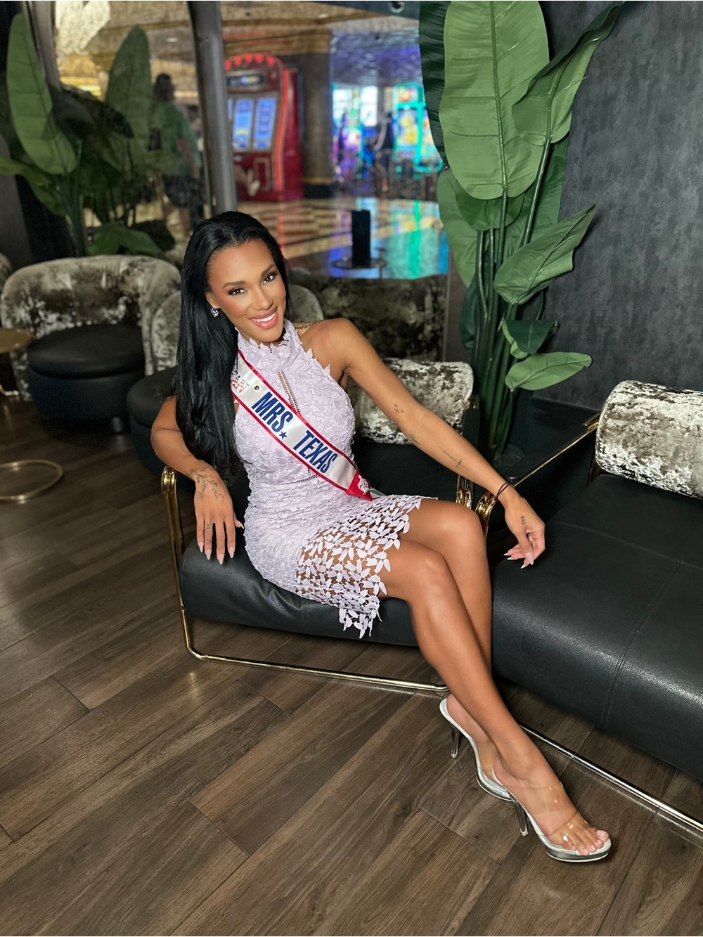 Sleeveless Lace Sheath Dress in Light Lavender